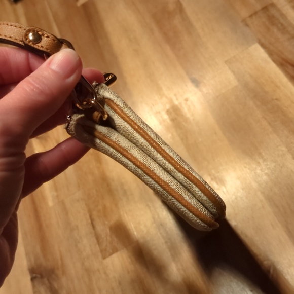 Michael Kors cream & tan double zip wristlet - Picture 4 of 11